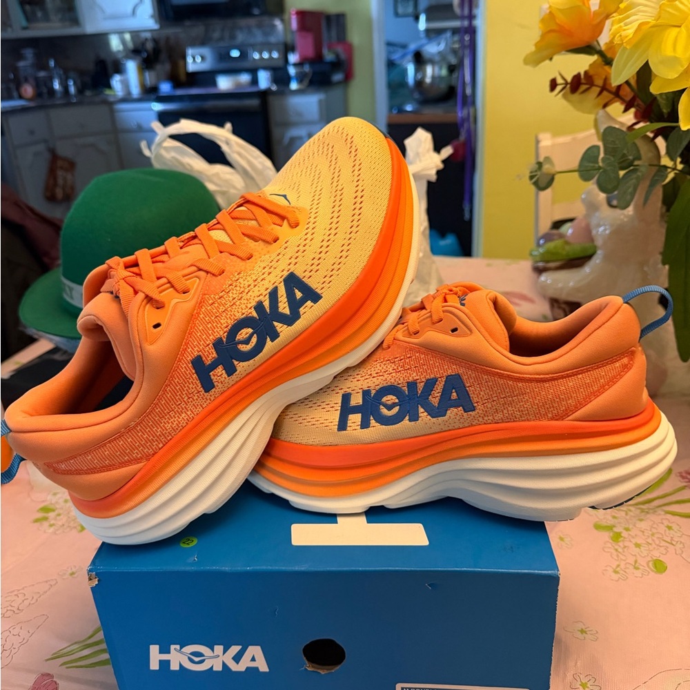 HOKA BONDI 8 sz 9 mens new in box !!!